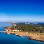 Flat In Seafront With Parking * بيبيوني