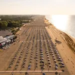 Flat In Seafront With Parking * بيبيوني