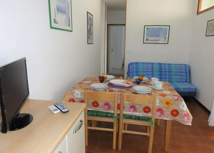 Flat In Seafront With Parking Apartmán