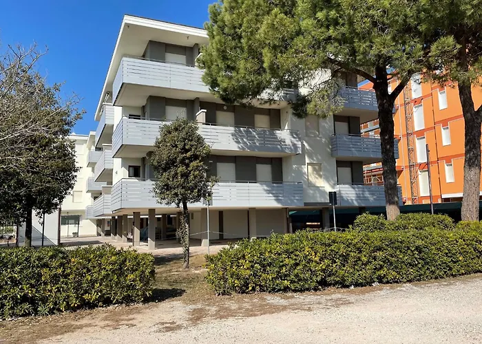 Flat In Seafront With Parking *