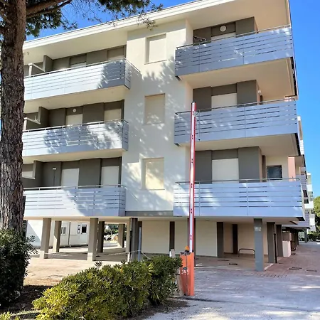 Apartment Flat In Seafront With Parking *