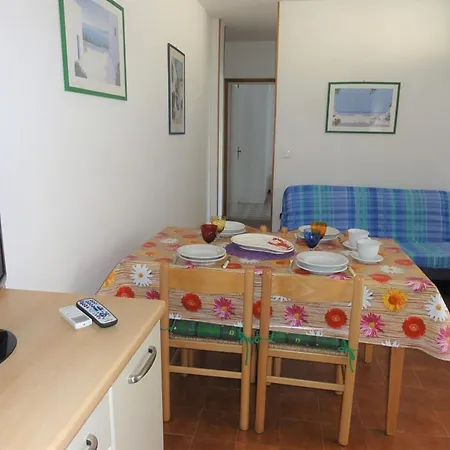 Flat In Seafront With Parking Apartment